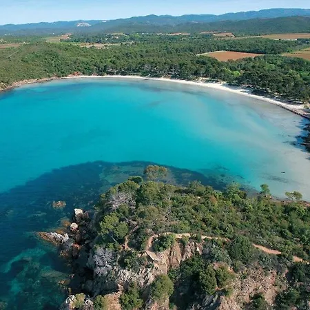 Villa Marguerite Pour 10 Personnes Avec Climatisation Et Vue Avec Piscine Privee Et Chauffee A La Londe-les-Maures