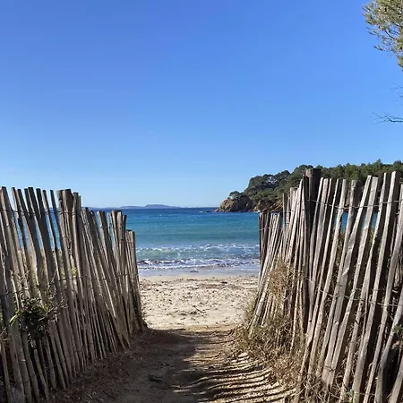 Villa Marguerite Pour 10 Personnes Avec Climatisation Et Vue Avec Piscine Privee Et Chauffee A La Londe-les-Maures